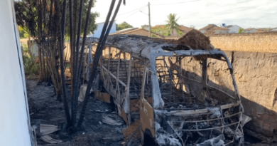 VÍDEO: ônibus escolares ficam destruídos após incêndio no extremo sul da Bahia